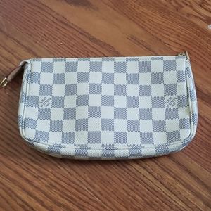 Louis Vuitton Damier Pochette